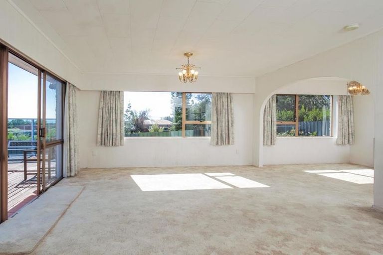 Photo of property in 2/3 Cezanne Place, New Lynn, Auckland, 0600