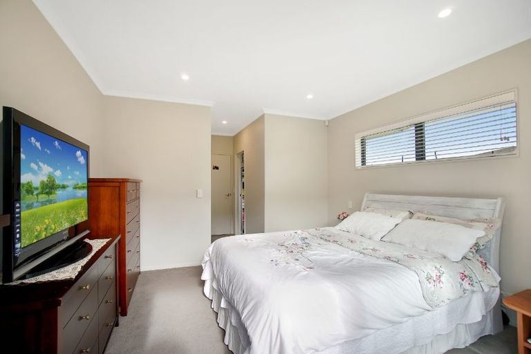 Photo of property in 14 Gelderland Way, Karaka, Papakura, 2113