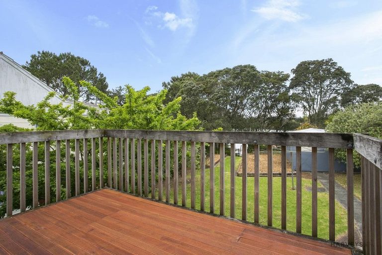 Photo of property in 37 Beaubank Road, Kelston, Auckland, 0602