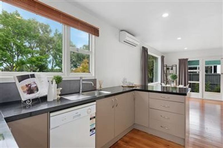 Photo of property in 2/37 Lochee Road, Upper Riccarton, Christchurch, 8041