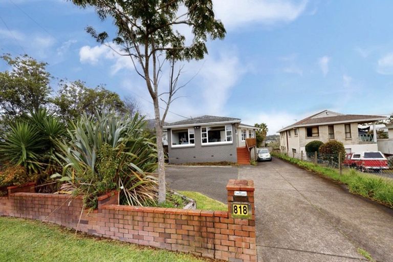 Photo of property in 1/818 East Coast Road, Oteha, Auckland, 0630