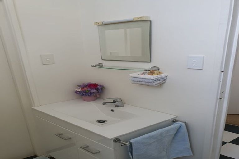 Photo of property in 44 Napier Road, Havelock North, 4130