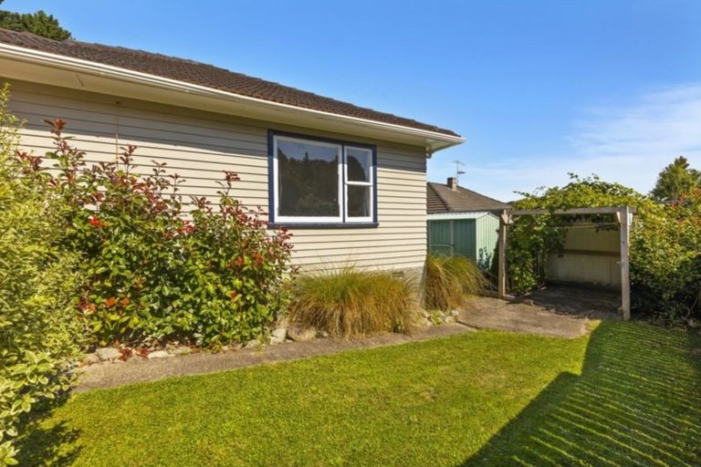 Photo of property in 28 Lowry Crescent, Stokes Valley, Lower Hutt, 5019