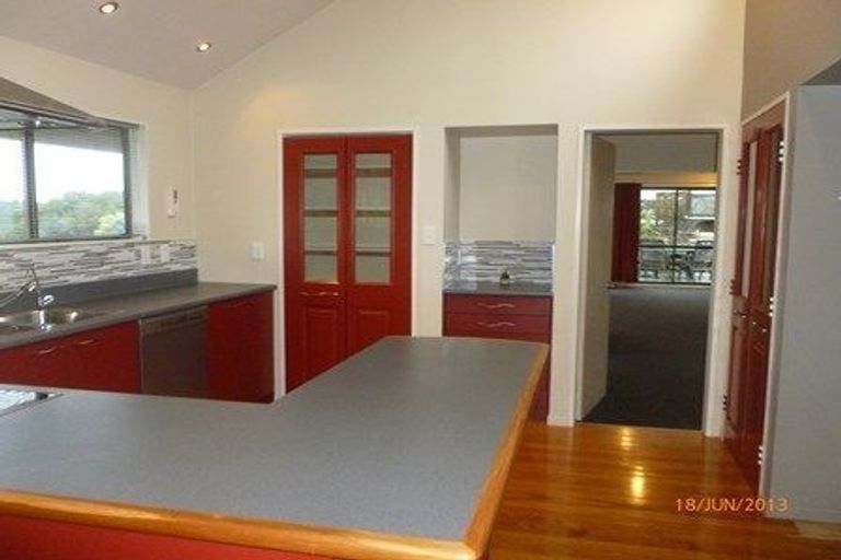 Photo of property in 30 Kinloch Place, Papakowhai, Porirua, 5024