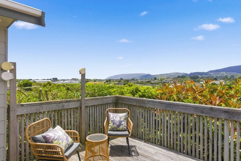 Photo of property in 130 Renown Road, Raumati South, Paraparaumu, 5032