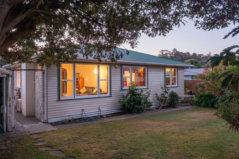 Photo of property in 4 Brazier Grove, Paraparaumu, 5032