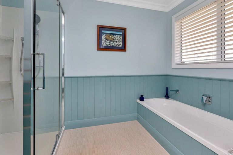 Photo of property in 2 Cayman Court, One Tree Point, 0118