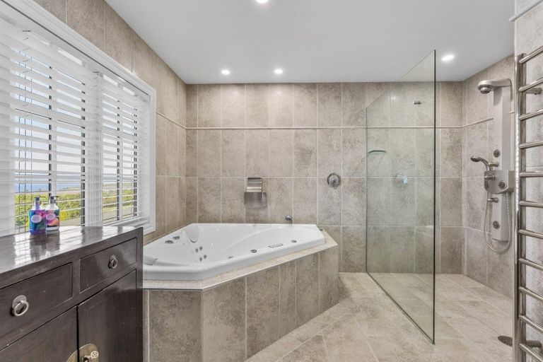 Photo of property in 423 Gillespie Place, Acacia Bay, Taupo, 3385