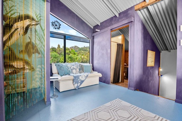 Photo of property in 100 Seaview Road, Piha, New Lynn, 0772