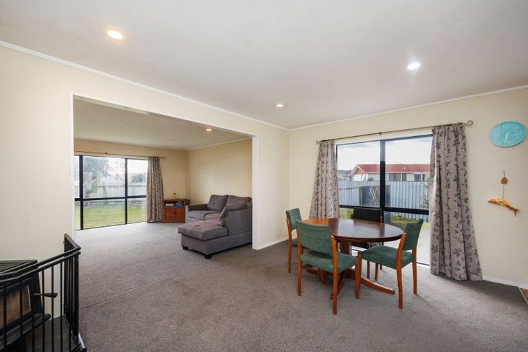 Photo of property in 28 Peppertree Glade, Kelvin Grove, Palmerston North, 4414