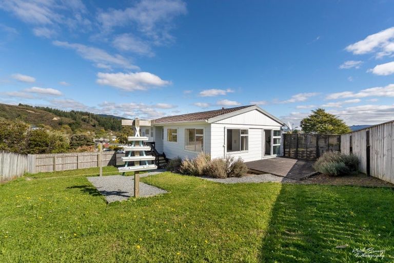 Photo of property in 118 Norana Road, Timberlea, Upper Hutt, 5018