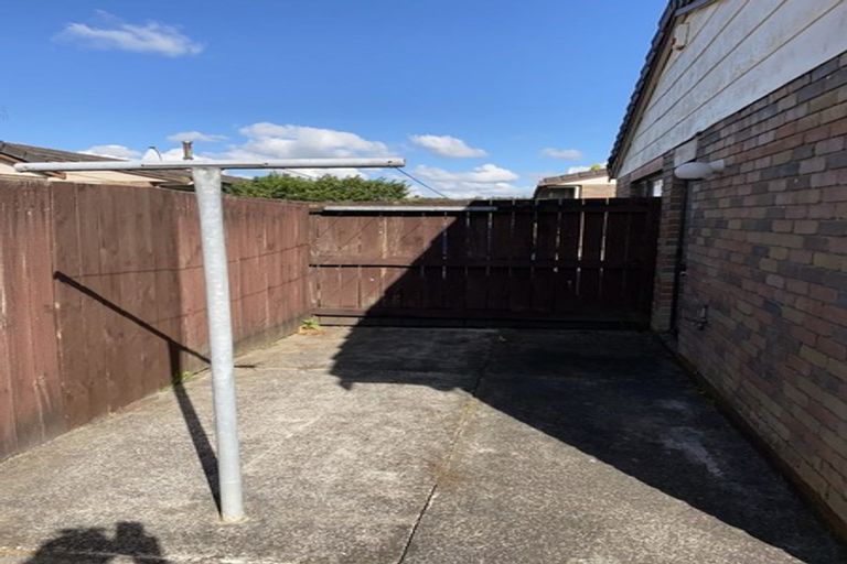 Photo of property in 1/64 Aviemore Drive, Highland Park, Auckland, 2010