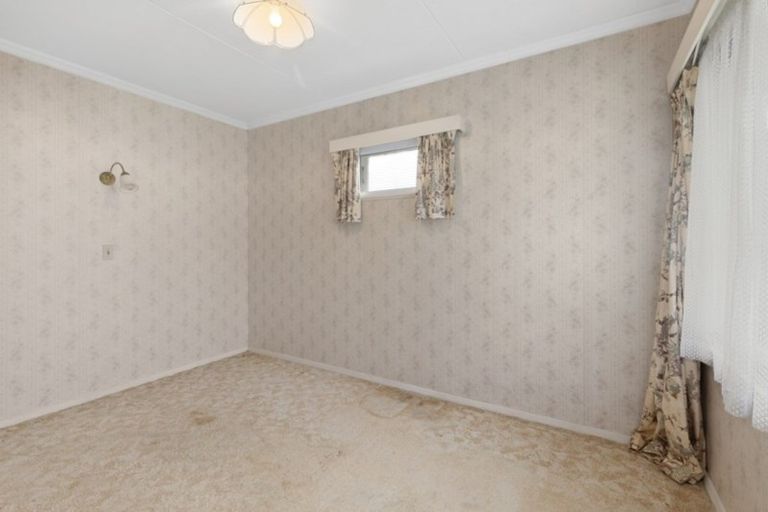 Photo of property in 28 Glen Road, Stokes Valley, Lower Hutt, 5019