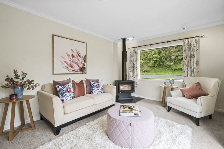 Photo of property in 5 Corrondella Grove, Belmont, Lower Hutt, 5010