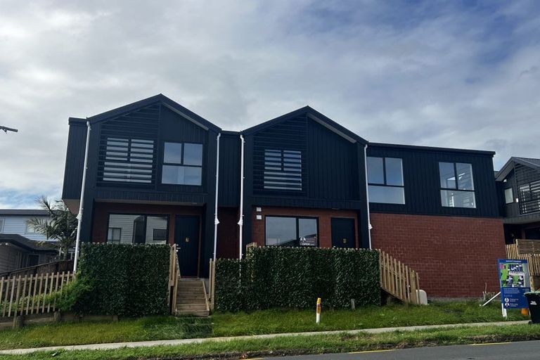 Photo of property in 7/233 Great North Road, Henderson, Auckland, 0612