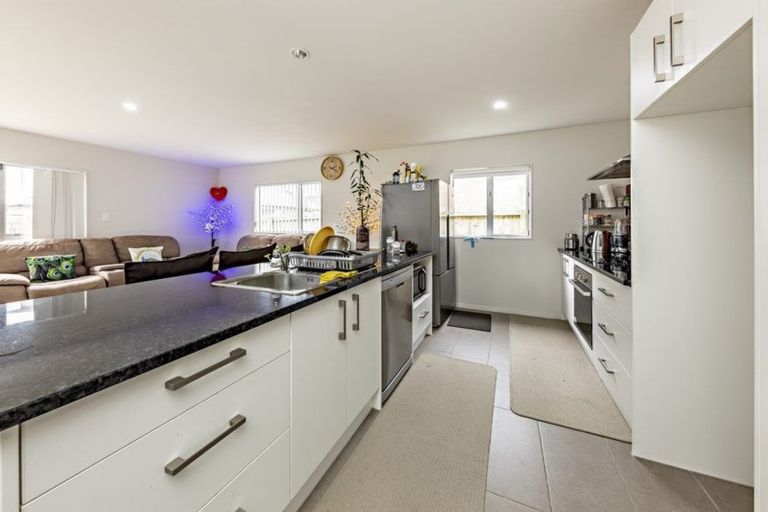 Photo of property in 56 Popokatea Drive, Takanini, 2112