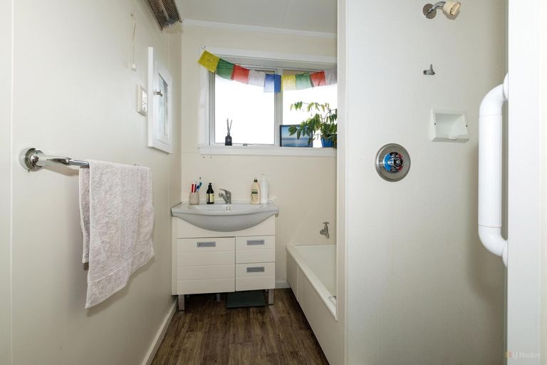 Photo of property in 1 Oxford Street, Waimate, 7924