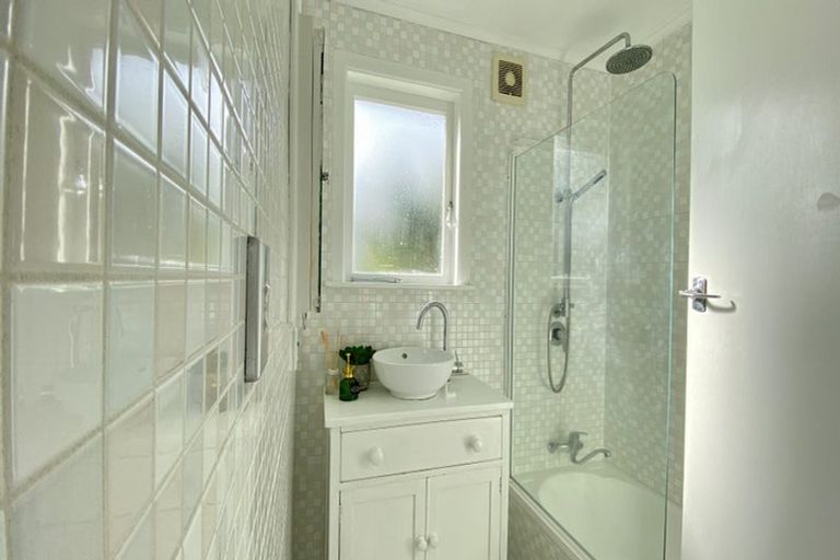 Photo of property in 12 Utting Street, Birkdale, Auckland, 0626