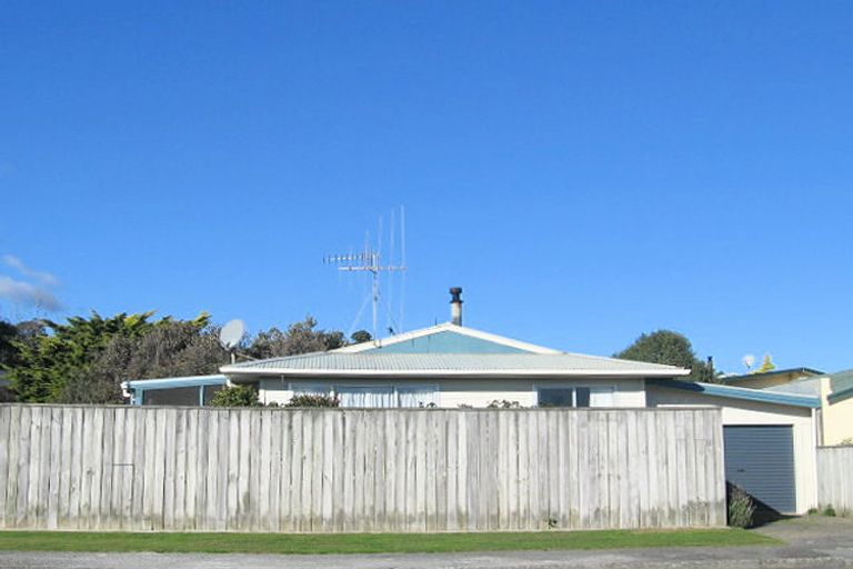 Photo of property in 18 Health Camp Road, Otaki Beach, Otaki, 5512