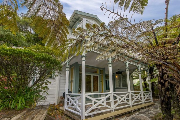 Photo of property in 140 Glenmore Street, Northland, Wellington, 6012