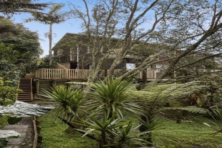 Photo of property in 1/807 East Coast Road, Northcross, Auckland, 0630