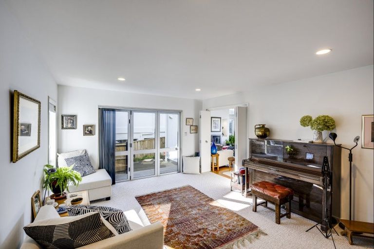 Photo of property in 130a Priestley Terrace, Bluff Hill, Napier, 4110