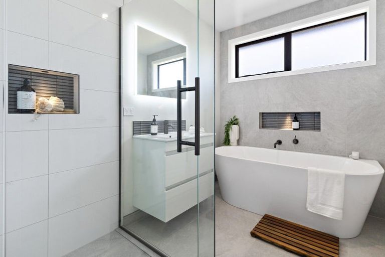 Photo of property in 6 Kakariki Crescent, Carterton, 5713