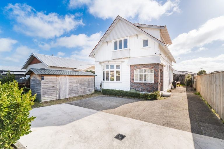 Photo of property in 103 Featherston Street, Takaro, Palmerston North, 4412