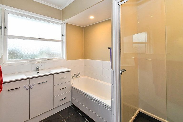 Photo of property in 6 Miles Avenue, Papatoetoe, Auckland, 2025