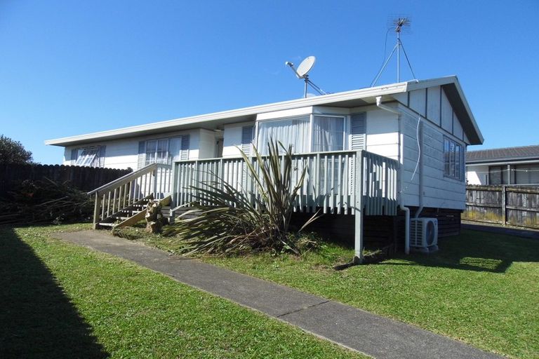 Photo of property in 22 Greenstone Place, Clover Park, Auckland, 2019