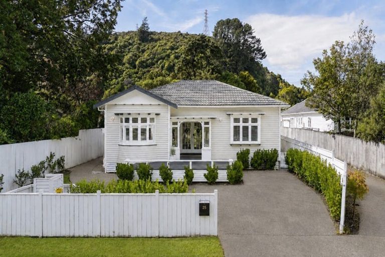 Photo of property in 25 Black Beech Street, Birchville, Upper Hutt, 5018