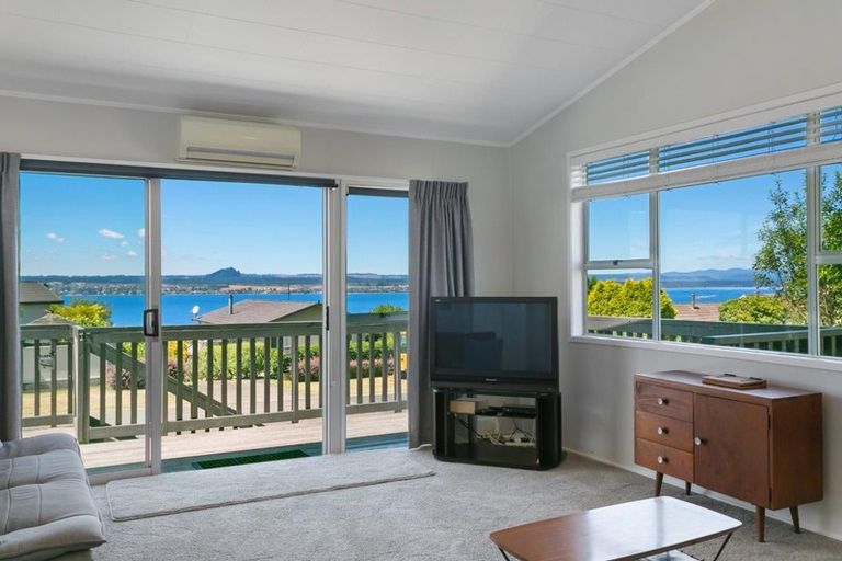 Photo of property in 2/12 Isobel Street, Acacia Bay, Taupo, 3330