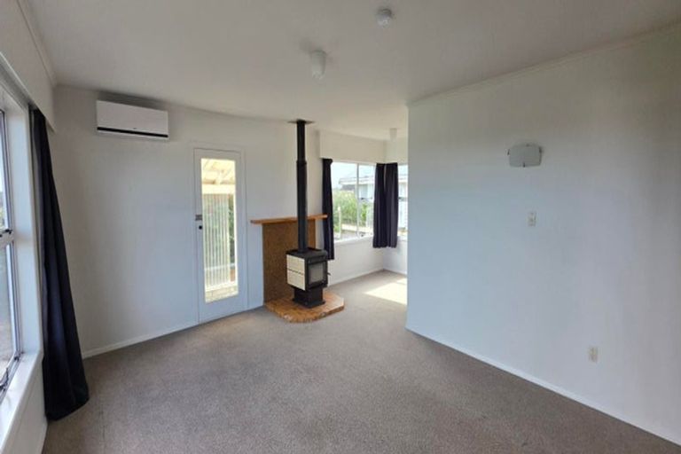 Photo of property in 44 Manuka Street, Otaki Beach, Otaki, 5512