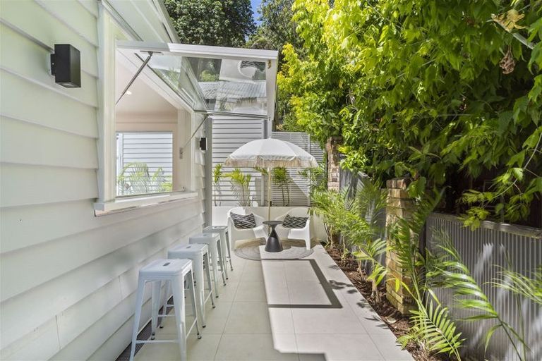 Photo of property in 3/92 Victoria Road, Devonport, Auckland, 0624