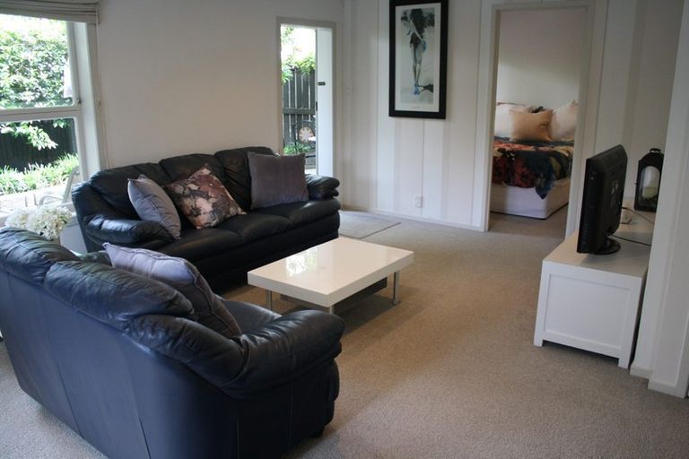 Photo of property in 1/14 Frieston Road, Milford, Auckland, 0620