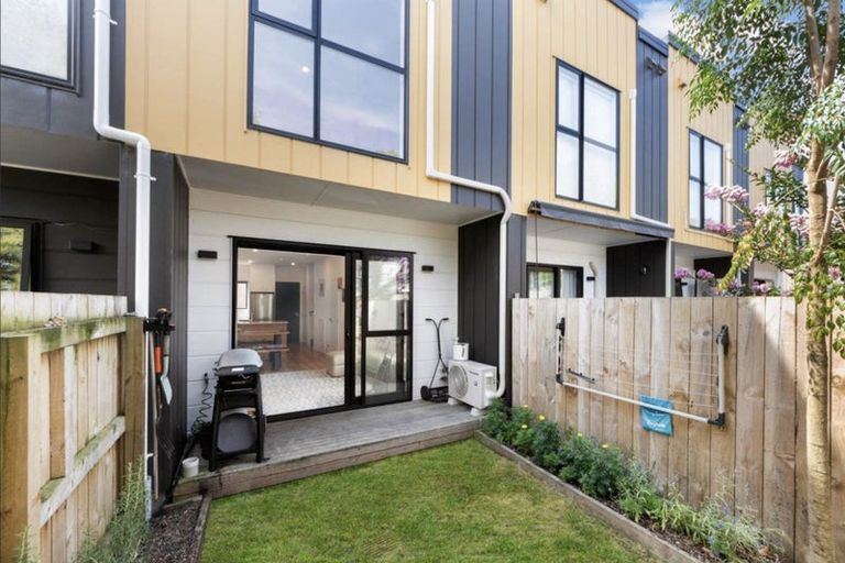 Photo of property in 4/28 Vodanovich Road, Te Atatu South, Auckland, 0610