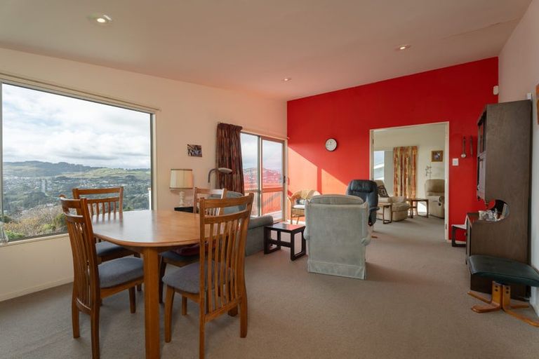 Photo of property in 1 Atamira Close, Churton Park, Wellington, 6037