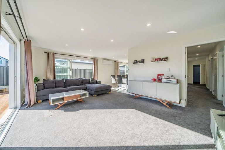 Photo of property in 32 Castletown Street, Wallaceville, Upper Hutt, 5018