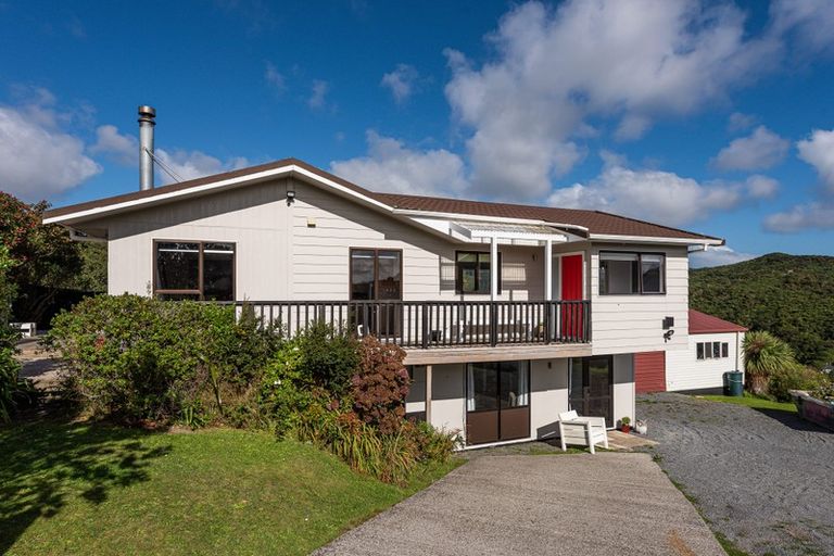 Photo of property in 54 Woodhouse Avenue, Karori, Wellington, 6012