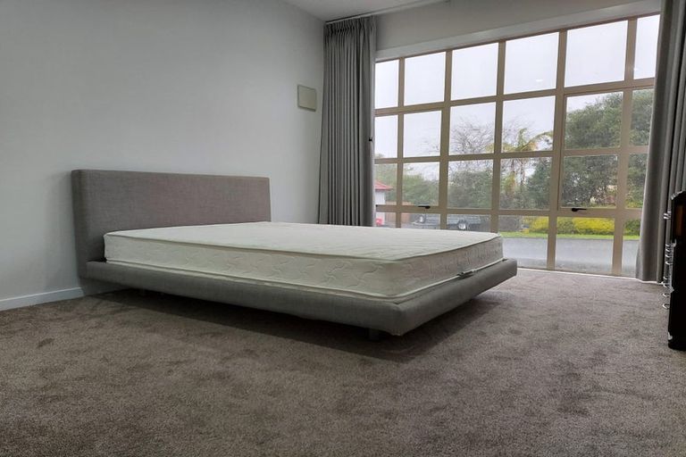 Photo of property in 17 Burgundy Park Avenue, Henderson, Auckland, 0612