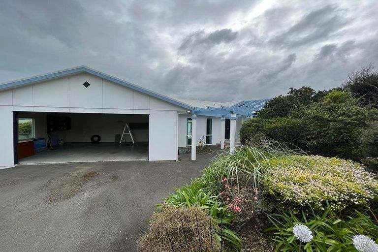 Photo of property in 39 Lanyon Place, Whitby, Porirua, 5024