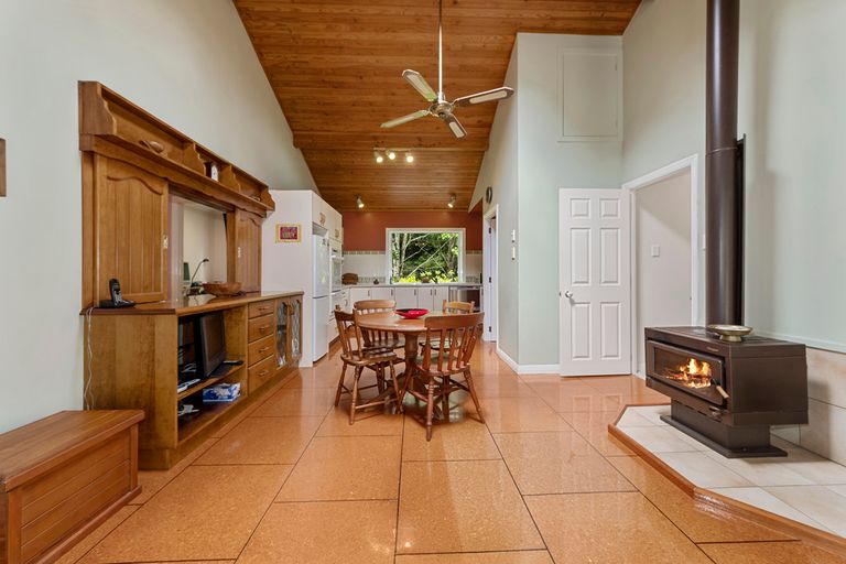 Photo of property in 1a Cochran Road, Oratia, Auckland, 0604