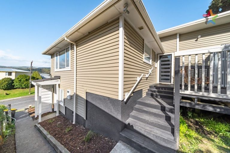 Photo of property in 21 Franklyn Road, Tawa, Wellington, 5028
