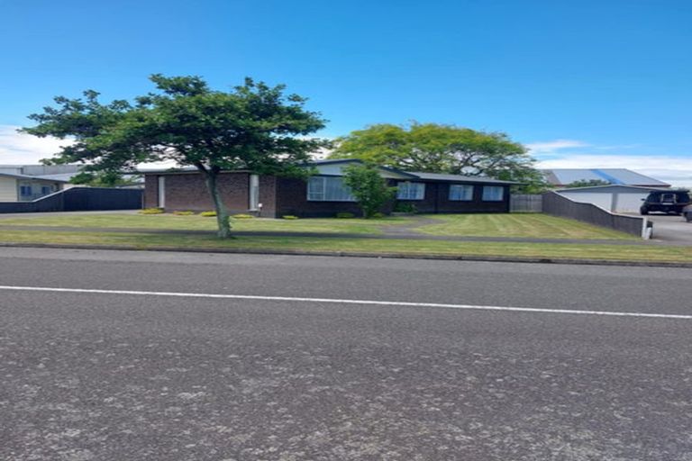 Photo of property in 42 Acacia Street, Kelvin Grove, Palmerston North, 4414