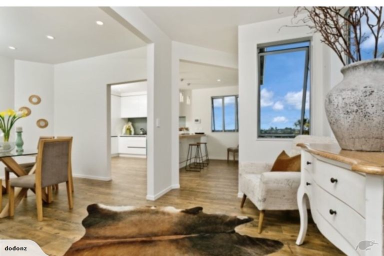 Photo of property in 356b East Coast Road, Sunnynook, Auckland, 0630