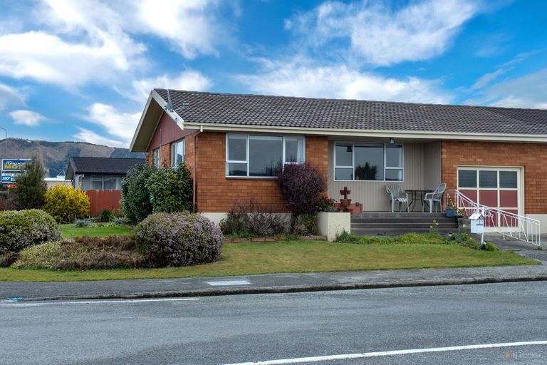 Photo of property in 1 Oxford Street, Waimate, 7924
