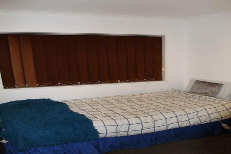 Photo of property in 38 Glenveagh Park Drive, Weymouth, Auckland, 2103