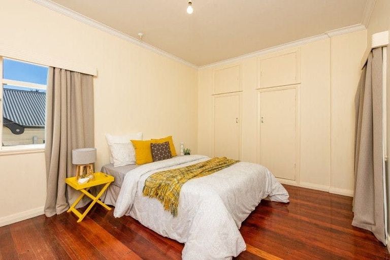 Photo of property in 2/2 Hawker Street, Mount Victoria, Wellington, 6011