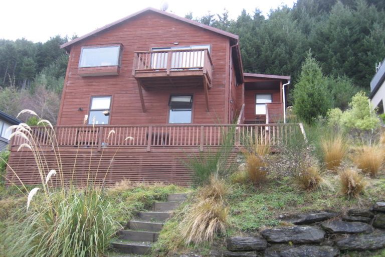 Photo of property in 13 Caples Place, Fernhill, Queenstown, 9300