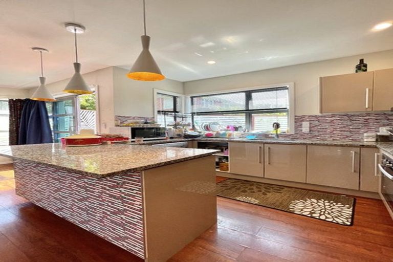 Photo of property in 357 Main Road, Tawa, Wellington, 5028